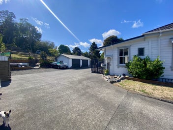 LIFESTYLE BLOCK within WALKING DISTANCE TO TOWN