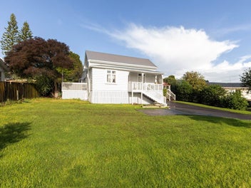 Home & Income in Glen Eden – Dual Living on 71...