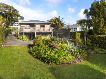 Entertainer’s Delight with Stunning Views