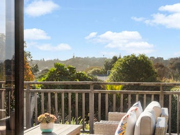 Entertainer’s Delight with Stunning Views