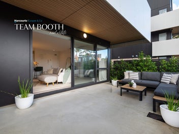 Super-Sized Boutique Living! Won't Last!