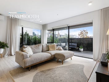 Super-Sized Boutique Living! Won't Last!