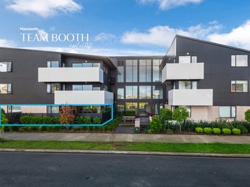 Super-Sized Boutique Living! Won't Last!