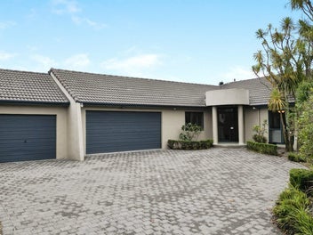 Private, Peaceful & Perfectly Positioned Family Li