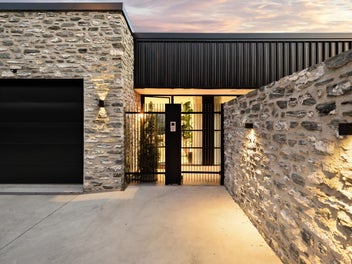 Architectural lakeview residence