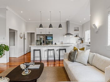 Immaculate, Modern Bungalow - Ready to Impress