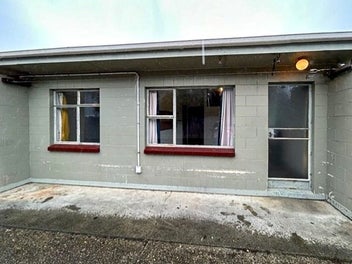 Image 1 of 7