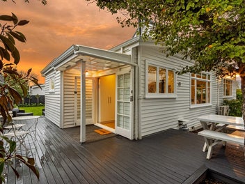 Elegant Villa in the heart of Fisher Ave