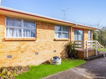 Easy Care Brick Unit on Lewis Street