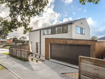 Immaculate Modern Home for Sale in Blockhouse Bay!