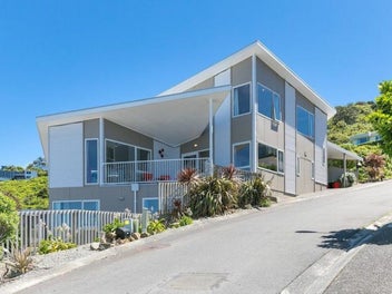 Modern Family Living with Views, Sun, and Style