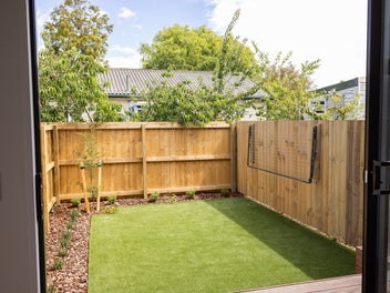2 Bed, 2 Bath - 5 Min Drive to CBD - Move in Now!