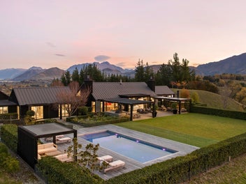 Ridgeline trophy residence