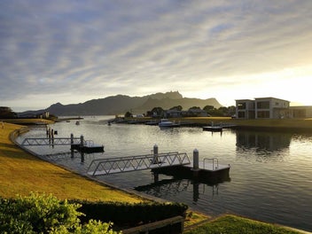 Marsden Cove!! Stunning Coastal Bach Vibe Living