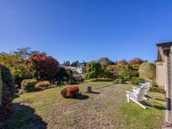 Vendor means business - Classic Oamaru Stone Home