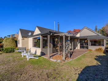 Vendor means business - Classic Oamaru Stone Home