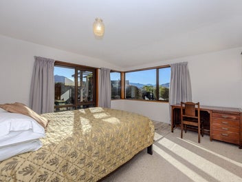Vendor means business - Classic Oamaru Stone Home