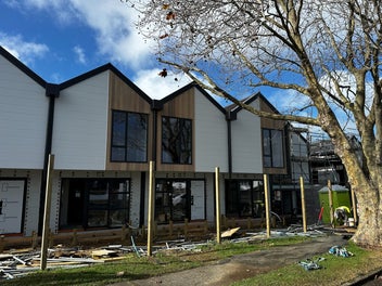 Homes With Views! Te Atatu/Henderson Ridge 2 Beds!