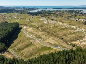 Sea Views - Sought after Stage 3 - Redvale Estate