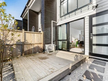 Corner position, Freehold and Affordable