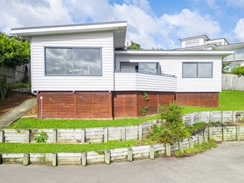 RARE NORTH SHORE FREEHOLD GEM