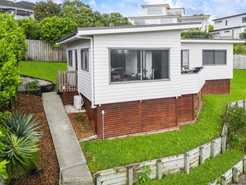 RARE NORTH SHORE FREEHOLD GEM