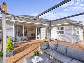 Freehold and Light-filled Living
