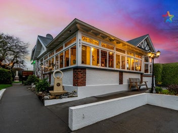 STAND OUT VILLA