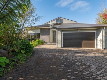 Solid, Stylish & Spacious in Merrilands