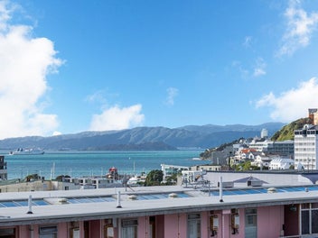 Stunning Sunny City Penthouse with sea views!