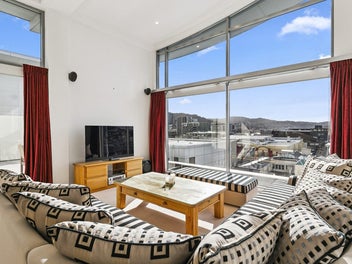 Stunning Sunny City Penthouse with sea views!