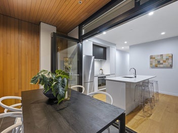 Stylish Lock Up & Leave in the Heart of Takapuna