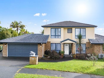 Corner Living in Henderson Heights? Yes, Please!