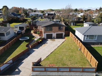 BEAUTIFUL 4 BEDROOM FAMILY HOME