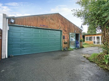 Space, Potential & Location - This One Has It All!