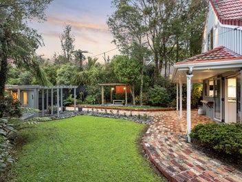 Spacious Home, Lush Grounds, Plus Sleepout