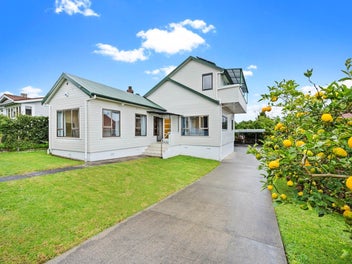 MHS FAMILY HOME / DEVELOPMENT OPPORTUNITY!