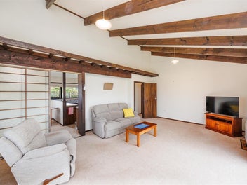 TEAM LEWIS - DELIGHTFUL TOWNHOUSE