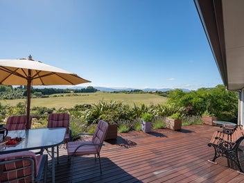 Your Dream Home with Stunning Views!