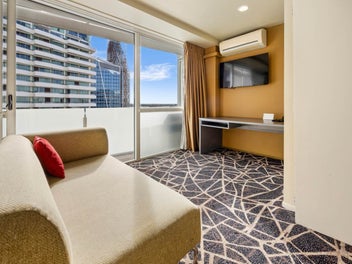 Stylish City Living with Harbour Views