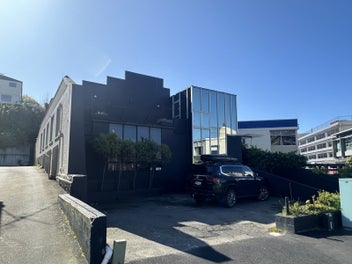 Image 1 of 7