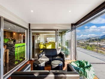 Grand Scale, High Spec with Views - AUCTION