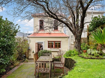 QUINTESSENTIAL BERHAMPORE CHARM