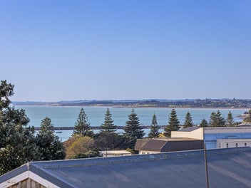 SEA & MOUNTAIN VIEWS - ENDLESS POTENTIAL!