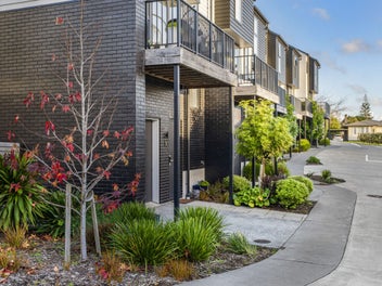 Easy Living - Walk To The Howick Village