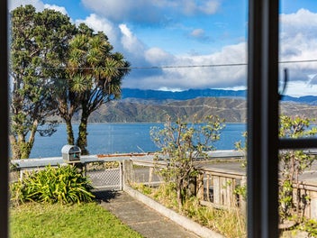 A KARAKA BAY CLASSIC - READY FOR YOUR VISION