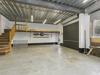 LARGE WORKSHOP GARAGE + MORE