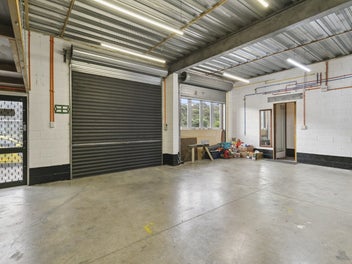 LARGE WORKSHOP GARAGE + MORE