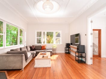 STYLISH ENTERTAINING MADE EASY