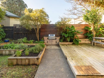 STYLISH ENTERTAINING MADE EASY
